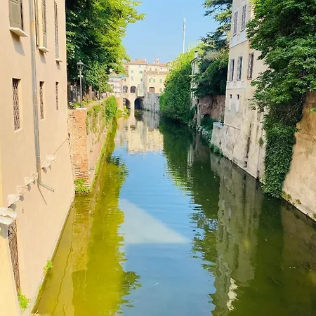 Il Salotto Sul Rio Apartment Mantova